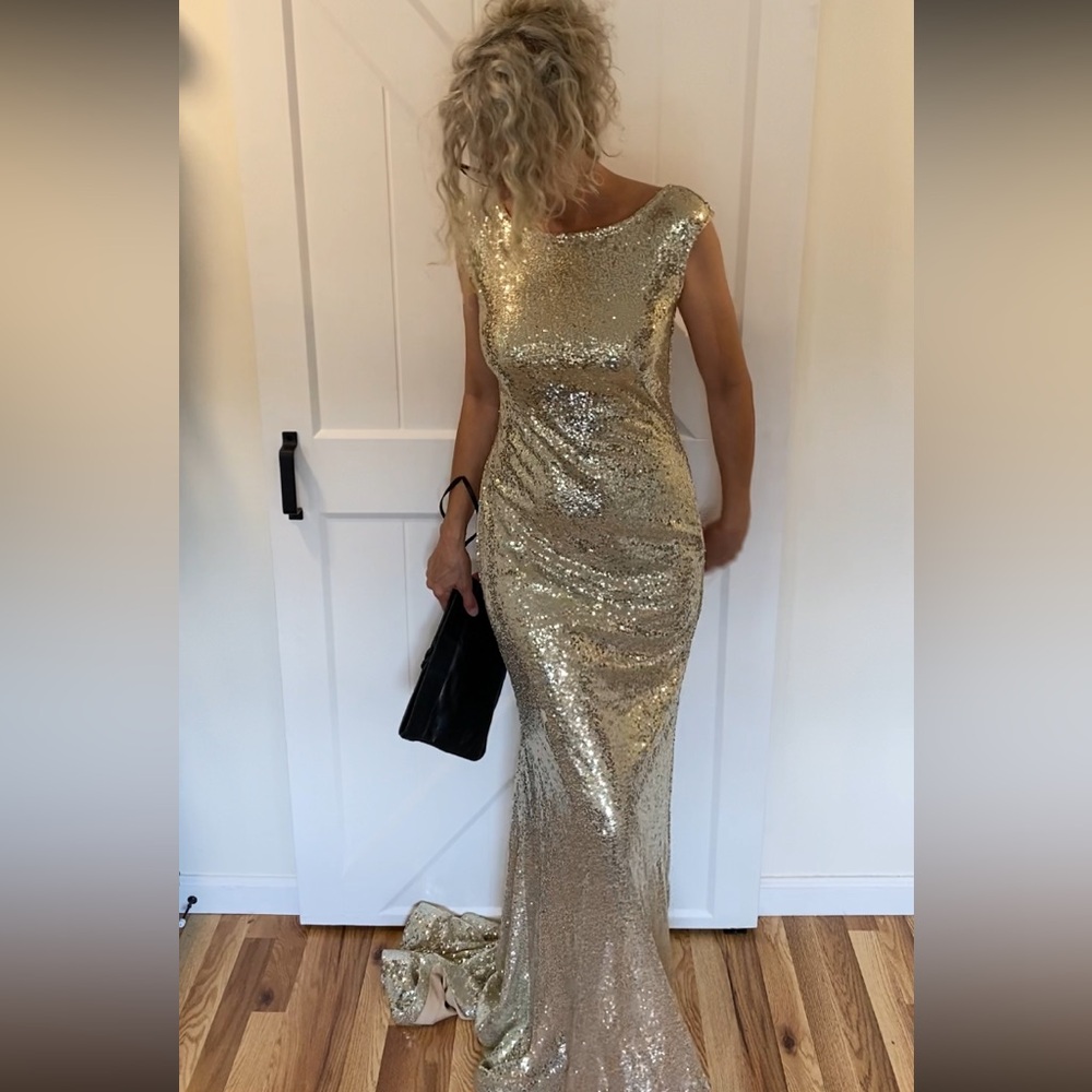 Beautiful gold‎ sequin dress w/train